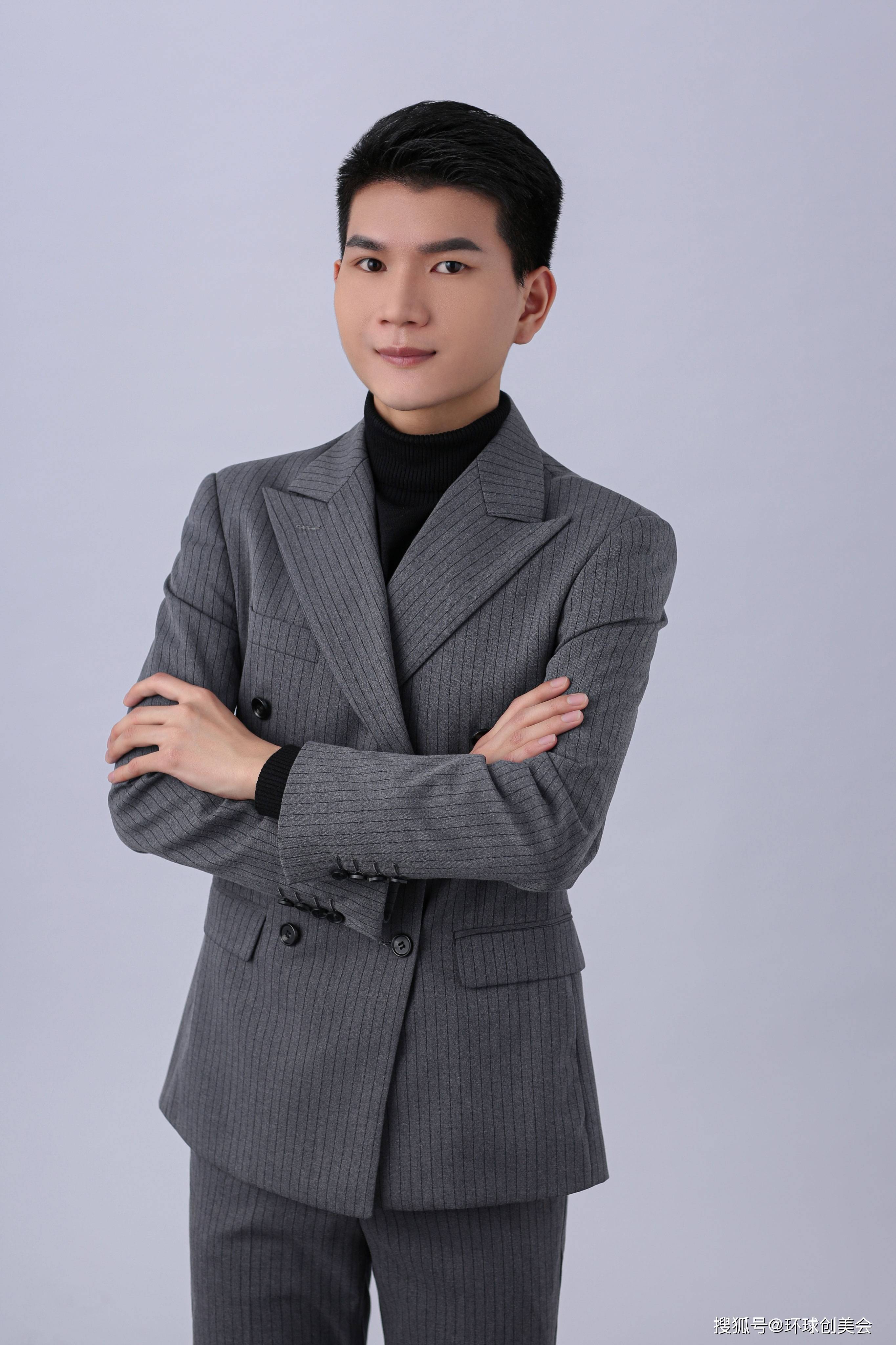 叶素华 视觉与舞美负责人